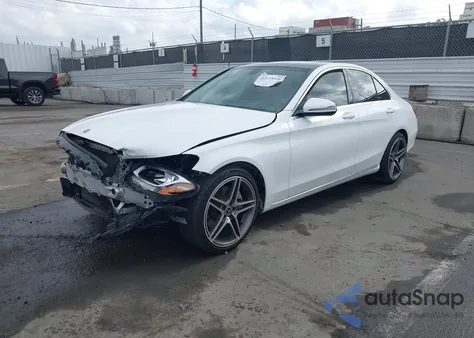 2018 Mercedes-Benz C 300 из США, поврежденный, VIN 55SWF4JBXJU254283
